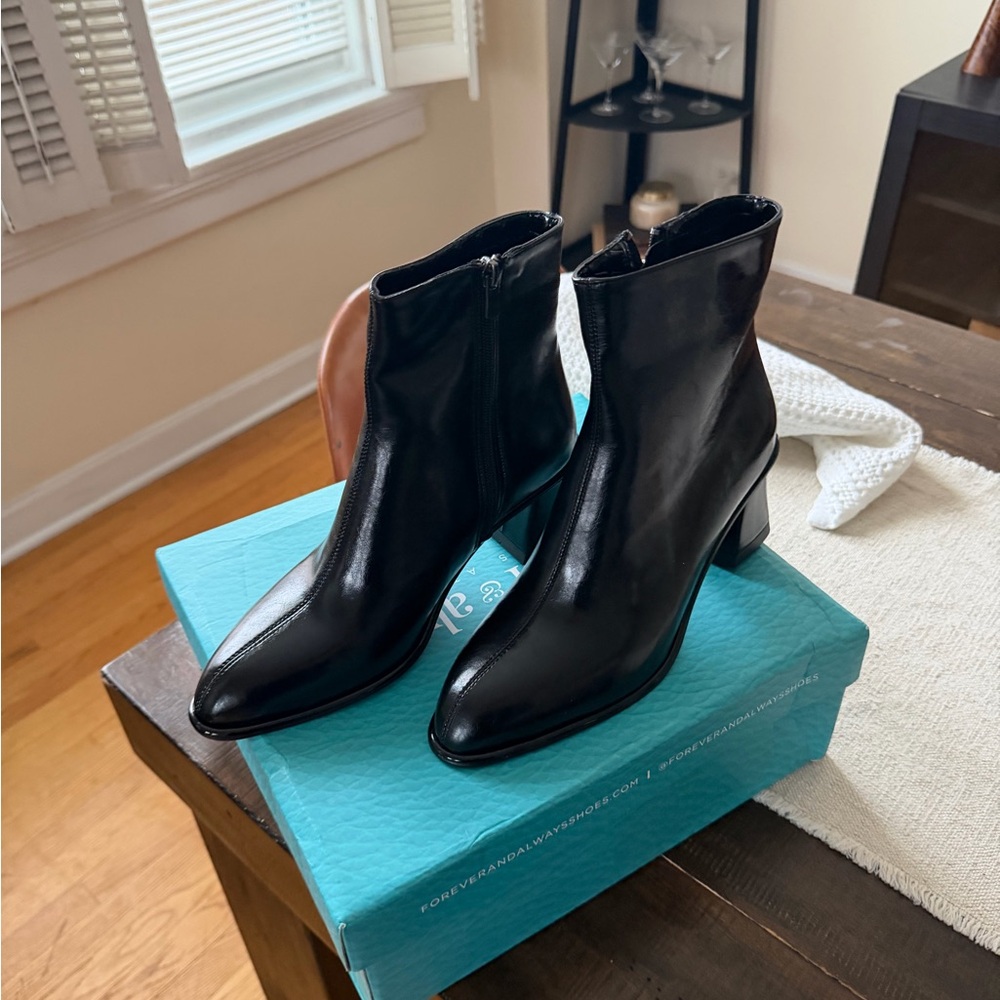 Prologue Black Leather Pointed Toe Ankle Boots